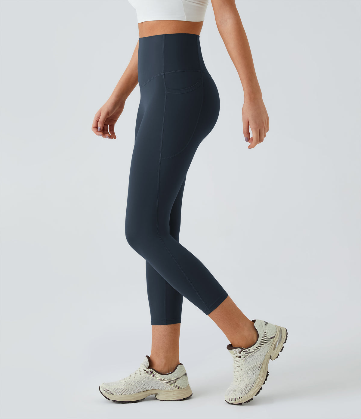 Rhea Capri Legging — Carbon