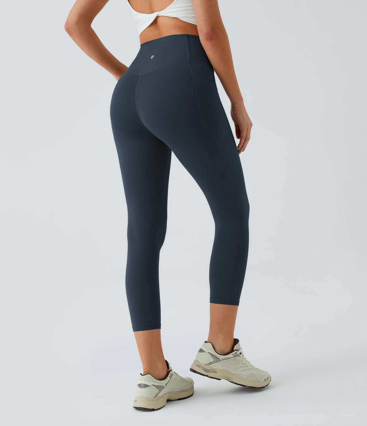 Rhea Capri Legging — Carbon